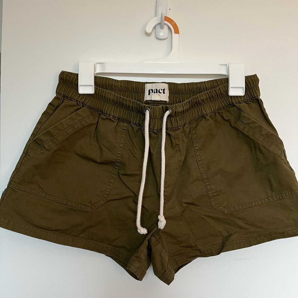 Pact army green woven shorts, size M